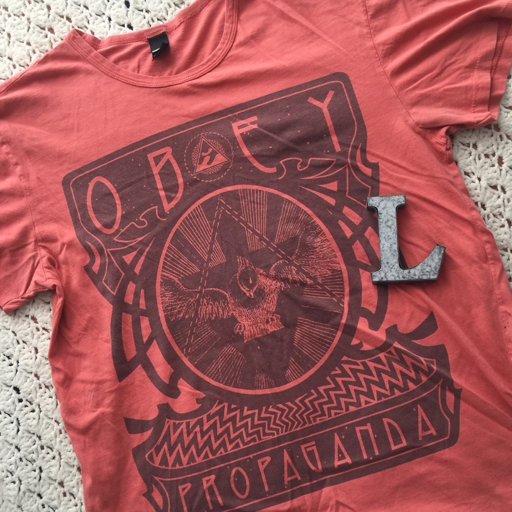OBEY men's graphic tee size L